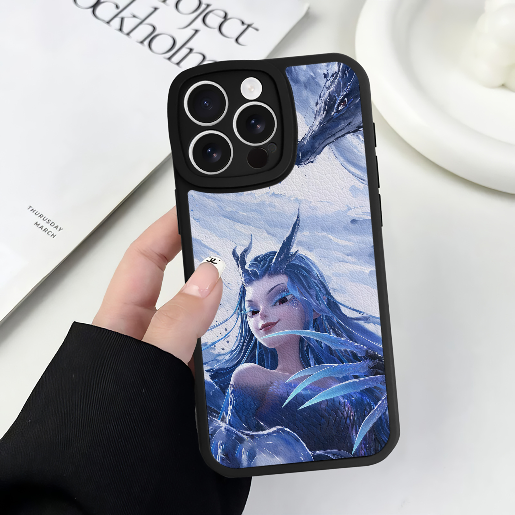 （画像用） Ne Zha 2 ナタ 魔童の大暴れ 【iPhone 16シリーズ対応】シリコンスマホケース（レザー調） 材質：シリコン